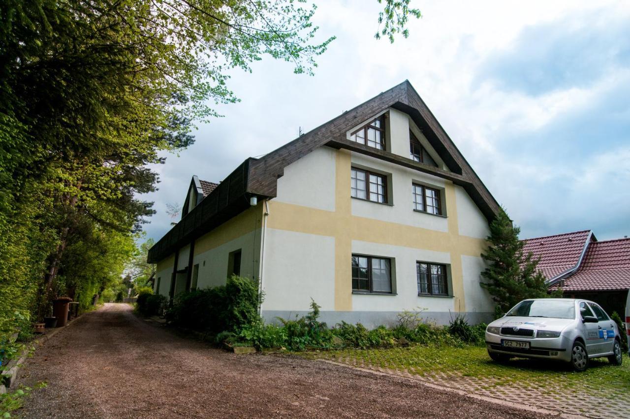 Penzion U Kostela Mláka Buitenkant foto